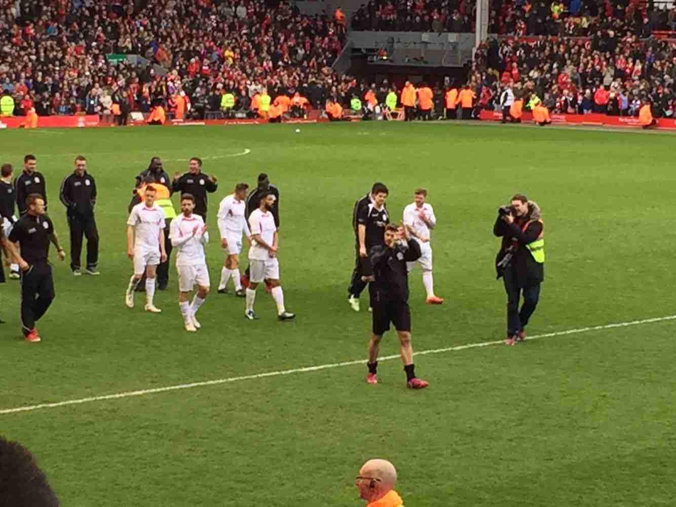 克雷桑在中超表现突出，国安亚冠奖金或成关键，球队需重视中场深度。