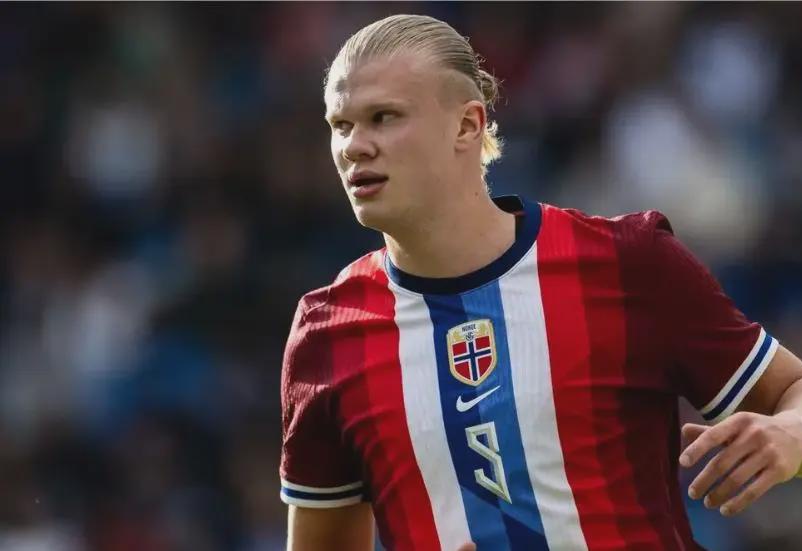 2026年世界杯小组抽签仪式，日本队10号竟如此反应，深夜点击量超百万