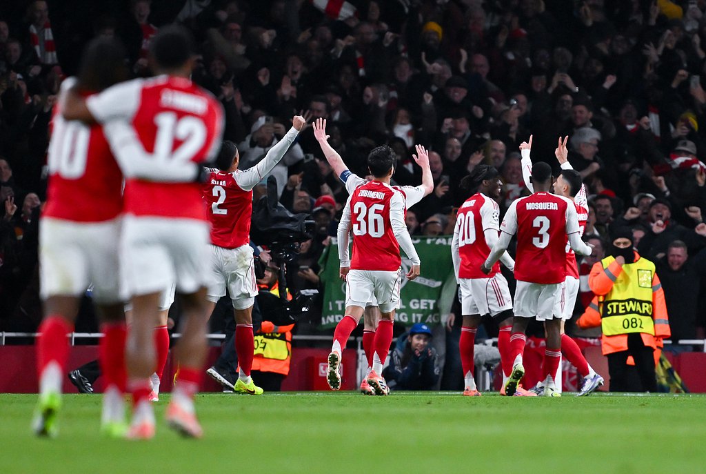 英超劲旅完胜：终结5场不胜，积分追平曼联，距离欧冠区3分（英超强队大胜止滑：终结五场不胜，积分追平曼联，距欧冠区仅差3分）