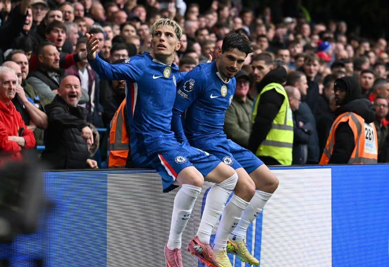 湖人板凳哑火半场仅得7分，马刺三大板凳合砍29分压制湖人