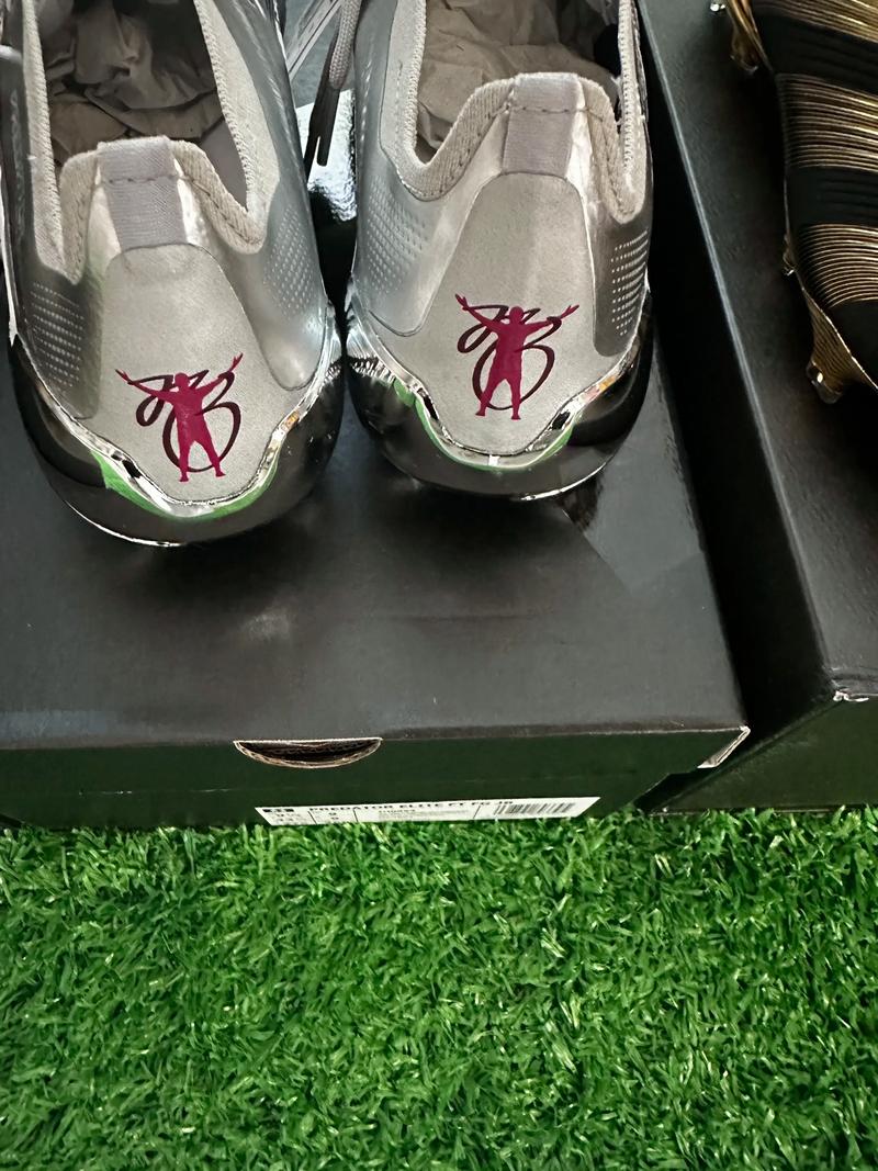 英媒：奥纳纳渴望重返曼联争夺一门，也不排除去英超其他球队（英媒称：奥纳纳盼回归曼联竞逐主力门将，亦不排除加盟英超其他球队）