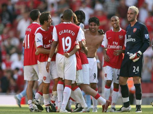 湖人新赛季连胜三场，团队配合显著提升