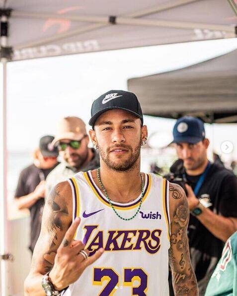 2025上海明日之星冠军杯足球赛圆满落幕，颁奖仪式进行