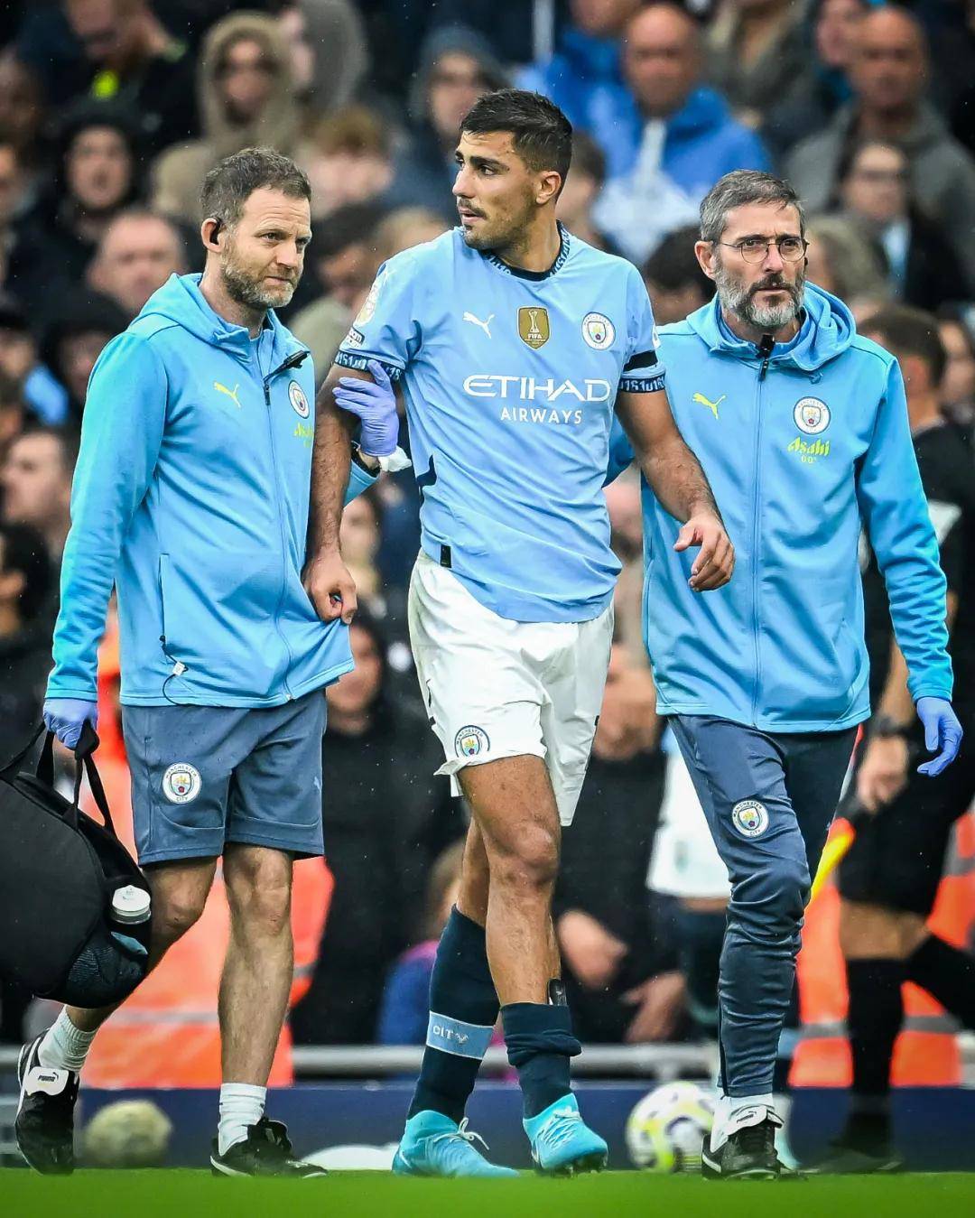 夺冠大热直接对话，阿森纳、拜仁位列欧冠夺冠赔率榜前二（欧冠赔率榜前二对碰：阿森纳与拜仁上演冠军热门之战）