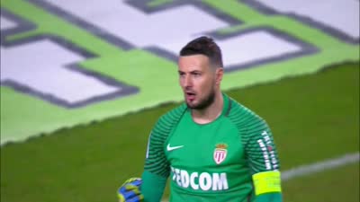 伤愈回归，三笘薰重返球场进行单独训练