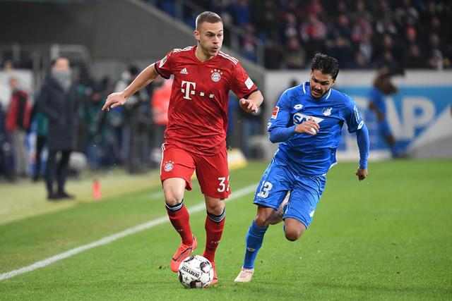 杠上！卡拉格喷费迪南德：草根代言人，怎么不聊聊世界杯票价（正面刚！卡拉格怼费迪南德：既是草根代言人，何不谈谈世界杯票价？）